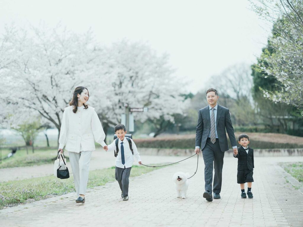 栃木県宇都宮市のフォトスタジオ、ろまんちっく村の桜、入学記念！まひろくん！家族写真