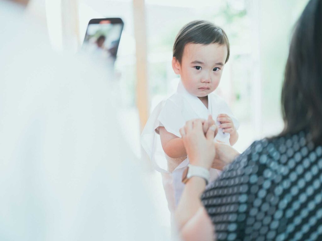 栃木県宇都宮市のフォトスタジオ、3歳男の子七五三、そうすけくん！着付けシーン