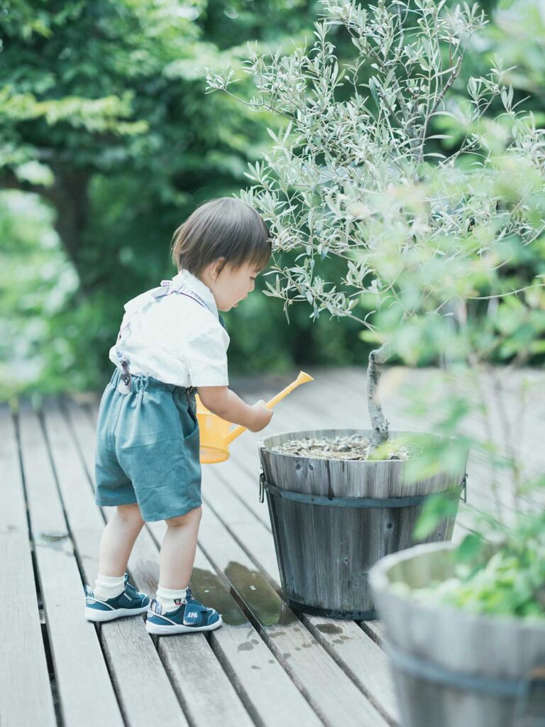 栃木県宇都宮市のフォトスタジオ、2歳バースデーフォト、よりくん！屋外、水遊び