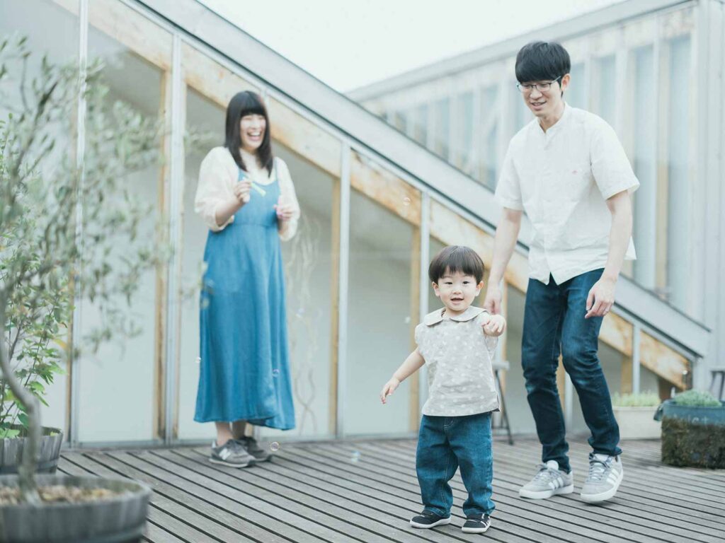 栃木県宇都宮市のフォトスタジオ、2歳バースデー！そすうけくん！家族写真、シャボン玉