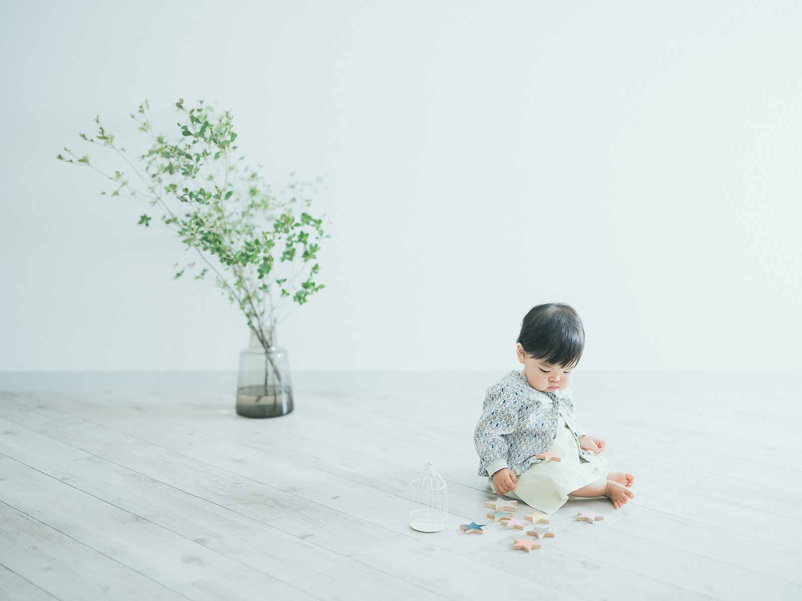 栃木県宇都宮市のフォトスタジオ、1歳バースデー、なつめちゃん！木のおもちゃ、ドウダンツツジ
