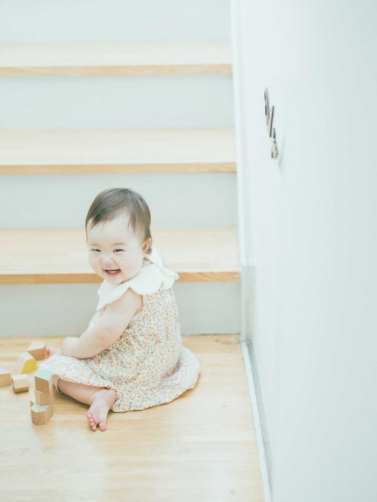 栃木県宇都宮市のフォトスタジオ、1歳バースデー、えまちゃん！笑顔