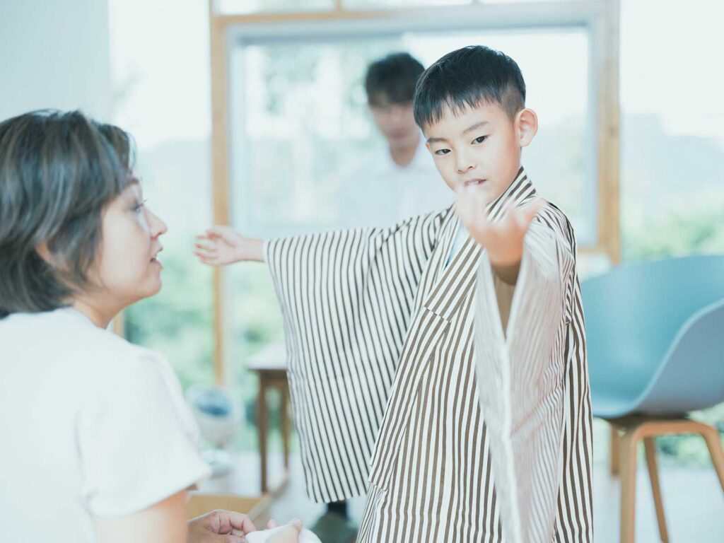 栃木県宇都宮市のフォトスタジオ、5歳七五三、わくくん！着付けシーン