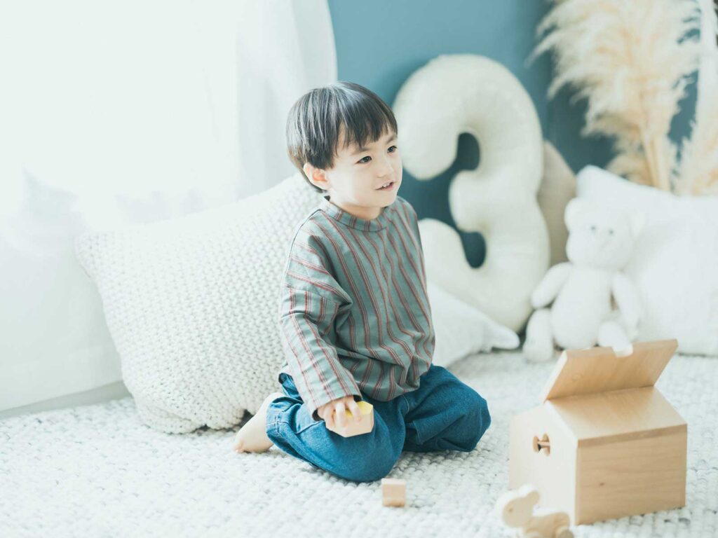 栃木県宇都宮市のフォトスタジオ、いおりくん、3歳バースデーフォト！おもちゃ