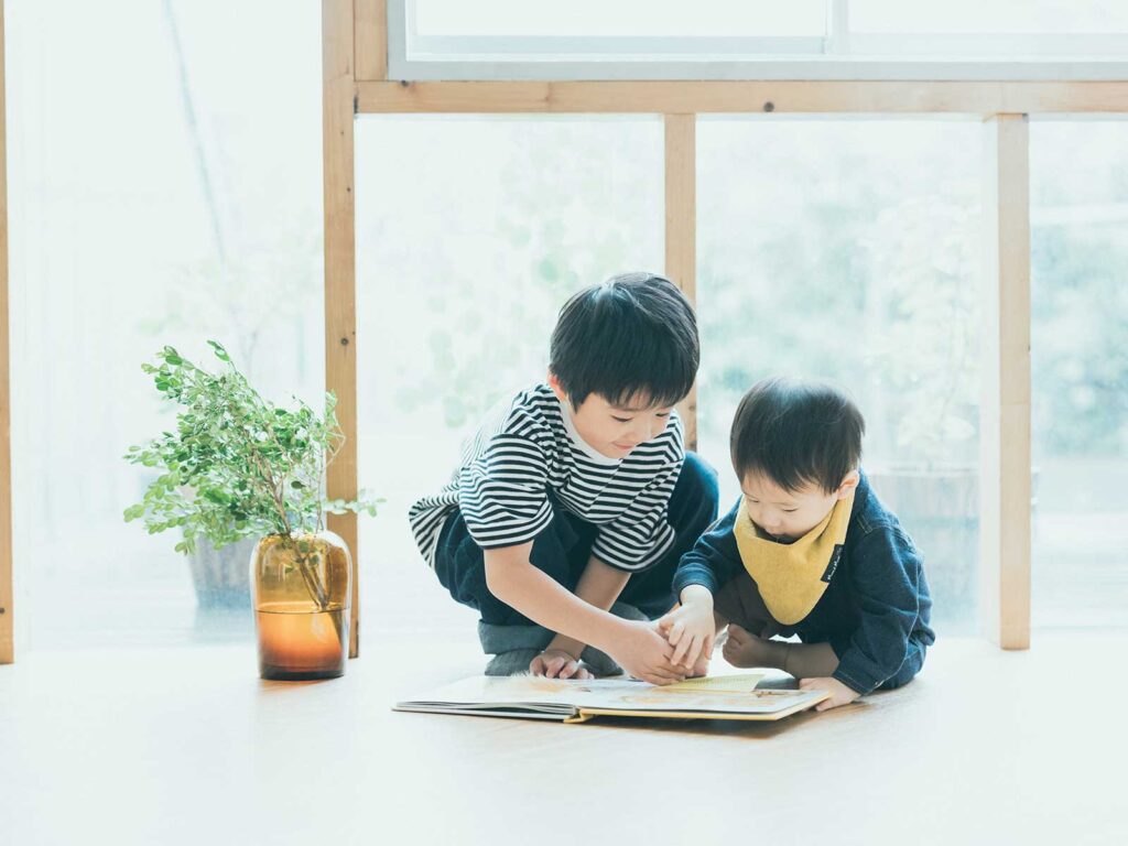 栃木県宇都宮市のフォトスタジオ、1歳バースデーフォト、りつきくん！兄弟写真