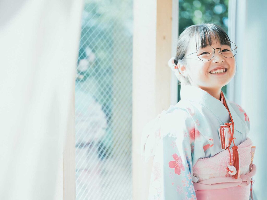 栃木県宇都宮市のフォトスタジオ、7歳七五三、はるちゃん！メガネコーデ