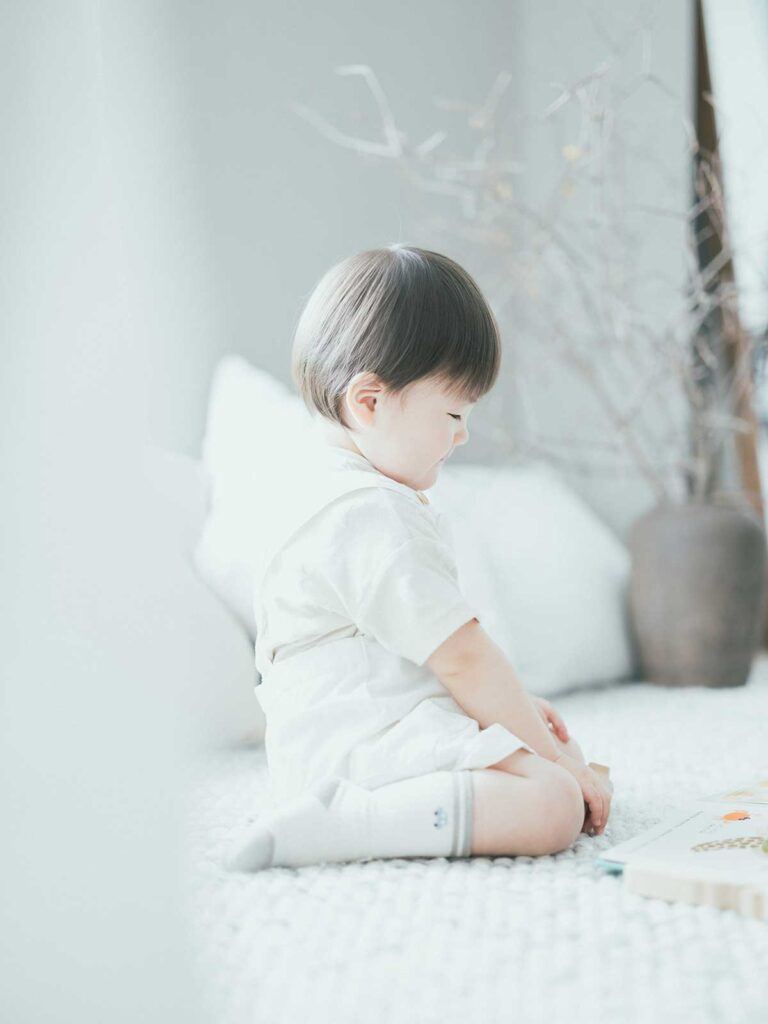 2歳バースデーフォト、りょうまくん！女の子座り