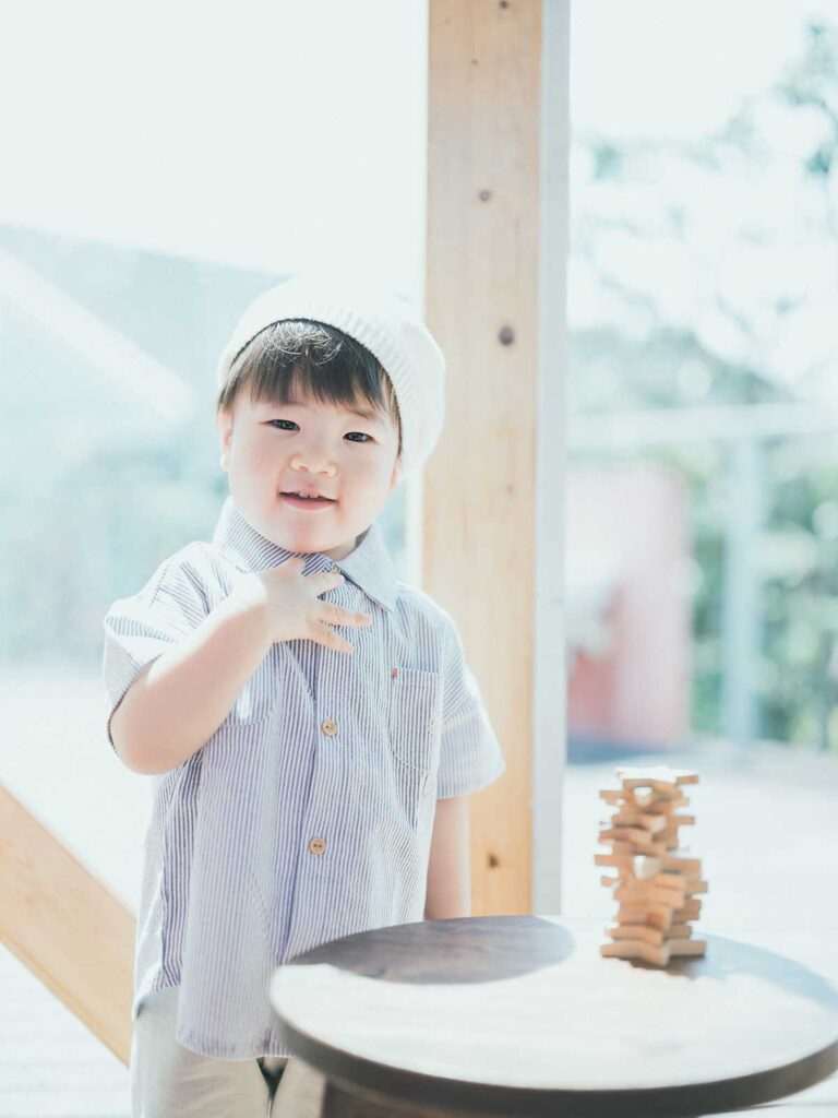 2歳バースデーフォト、りょうまくん！積み木