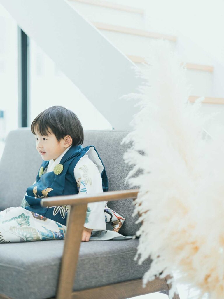 3歳男の子の七五三、りおくん！ソファ