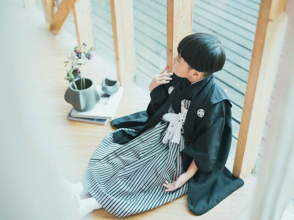 5歳七五三､トラディショナルな着物､可愛い仕草