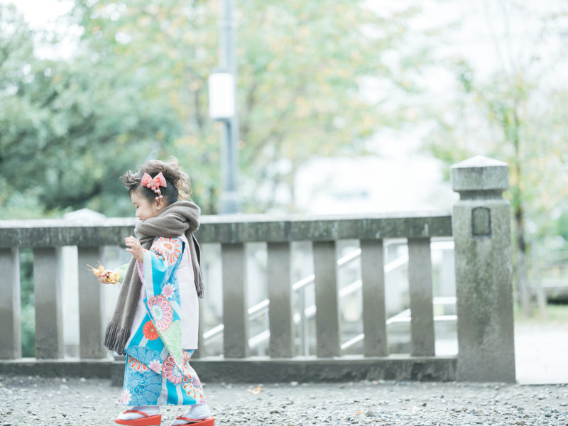 宇都宮二荒山神社、3歳七五三、出張ロケーション撮影、こはるちゃん！落ち葉