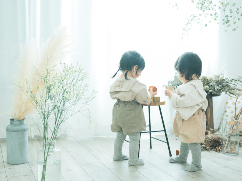 1歳双子バースデー、りほちゃん、さらちゃん！一緒に遊ぶ